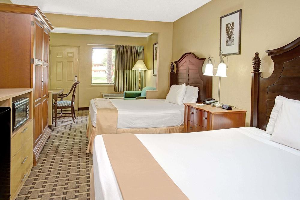 Travelodge Suites By Wyndham Kissimmee Orange Exterior photo